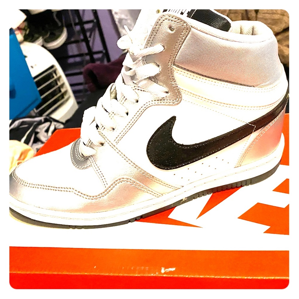 WMNS NIKE FORCE SKY HIGH